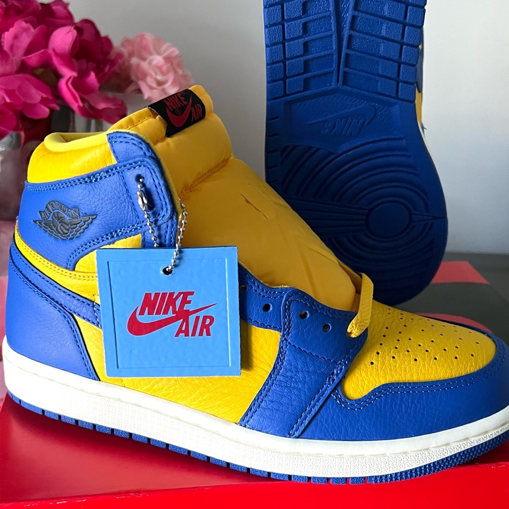 JORDAN WOMEN'S 1 RETRO HIGH OG VARSITY MAIZE / "Reverse Laney" ROYAL- SAIL